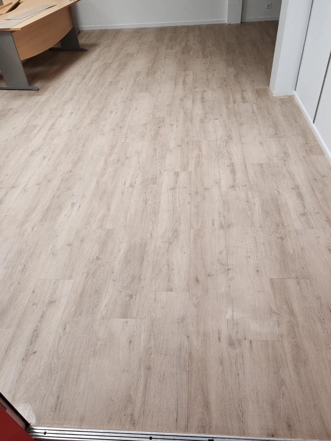 pose lames pvc plombantes