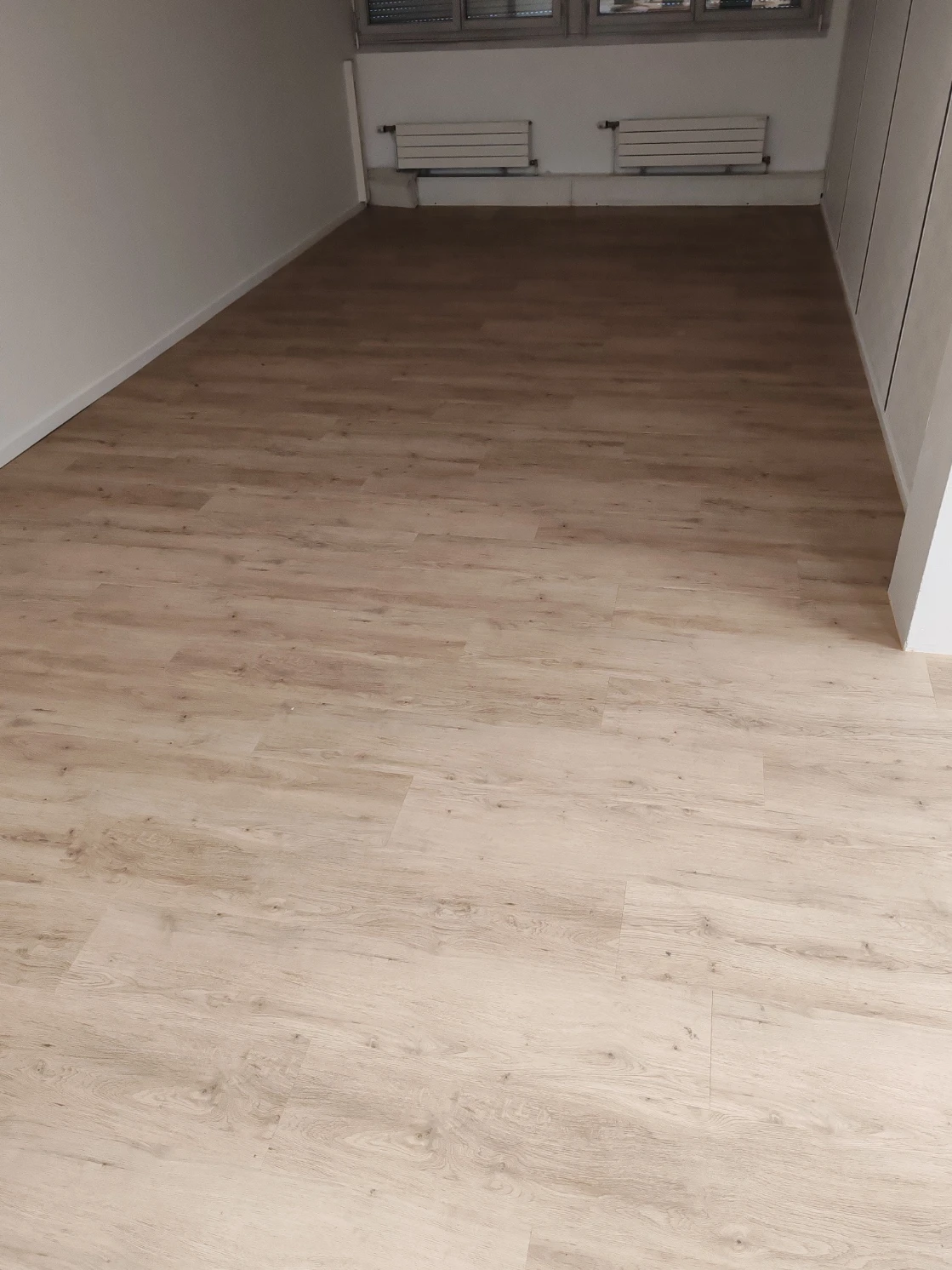 pose lames pvc plombantes