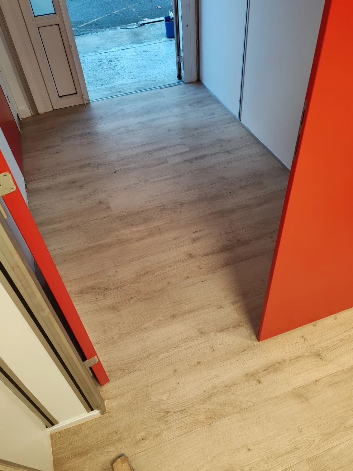 pose lames pvc plombantes