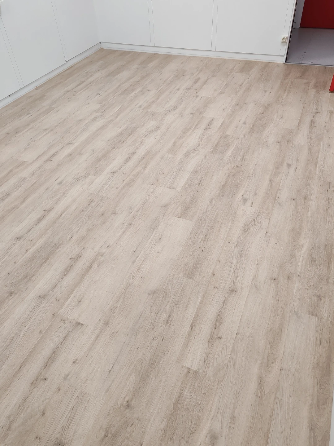 pose lames pvc plombantes