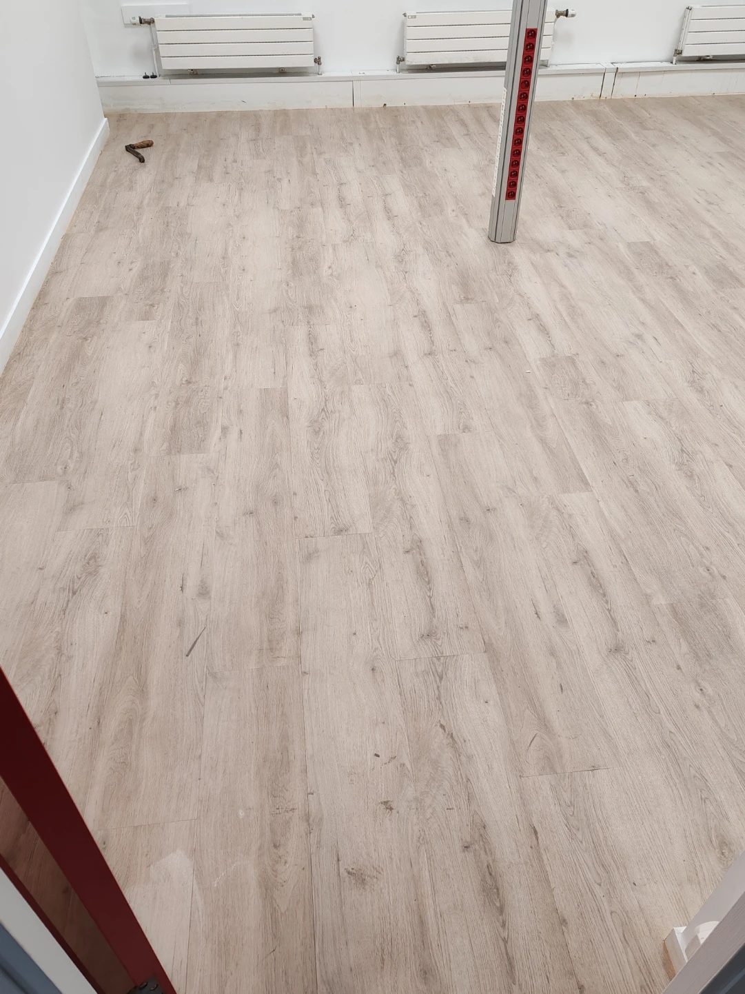 pose lames pvc plombantes