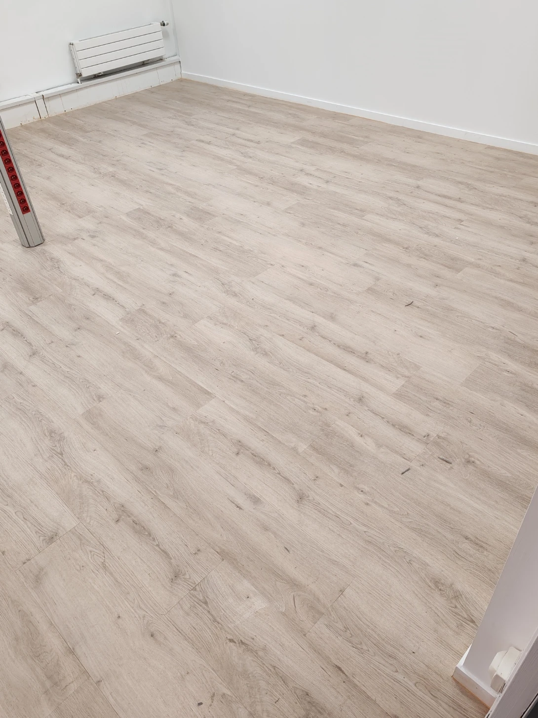 pose lames pvc plombantes