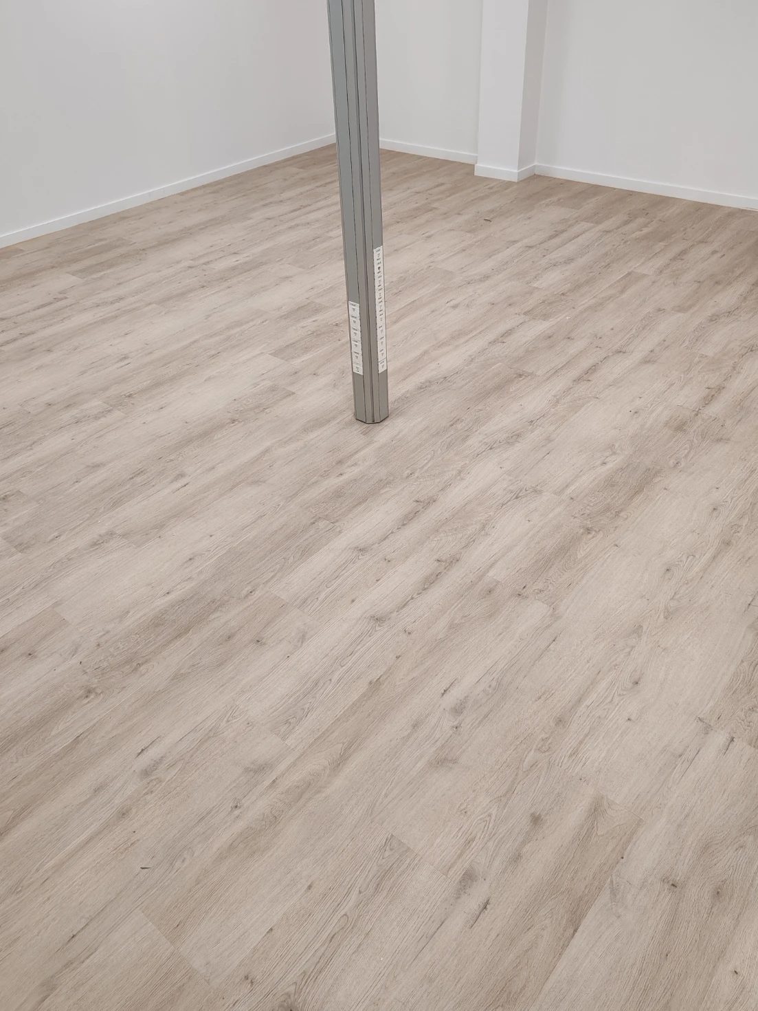 pose lames pvc plombantes