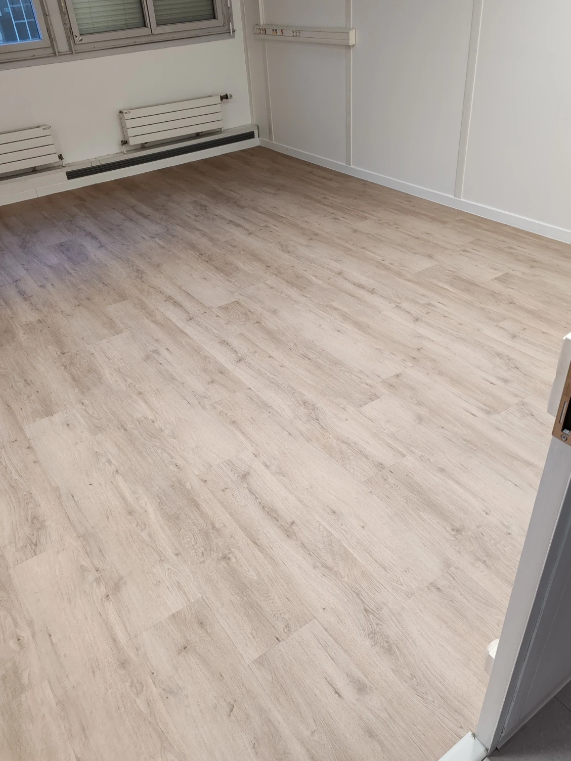 pose lames pvc plombantes