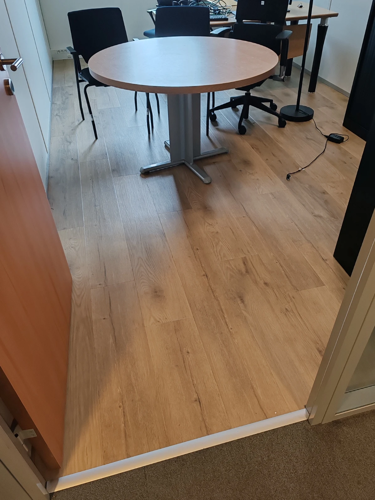 pose lames pvc plombantes