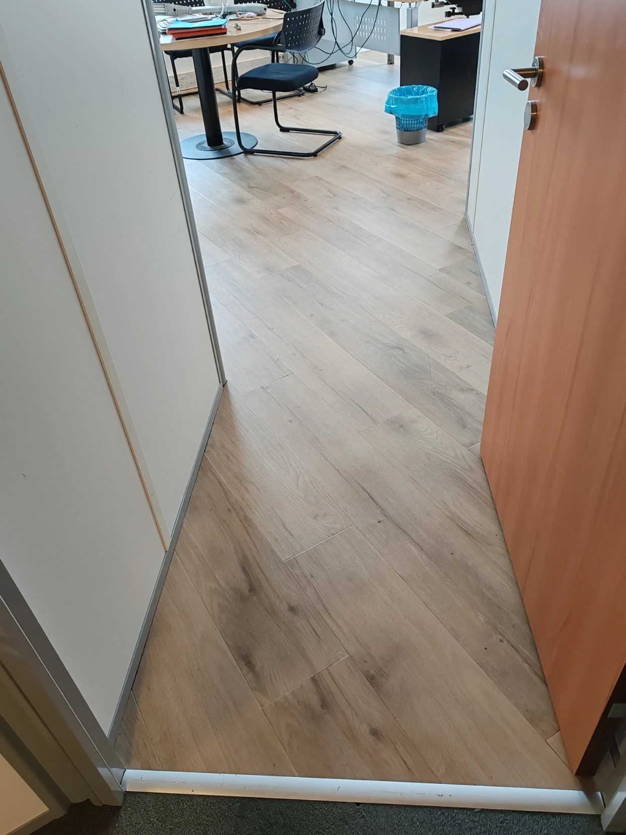 pose lames pvc plombantes