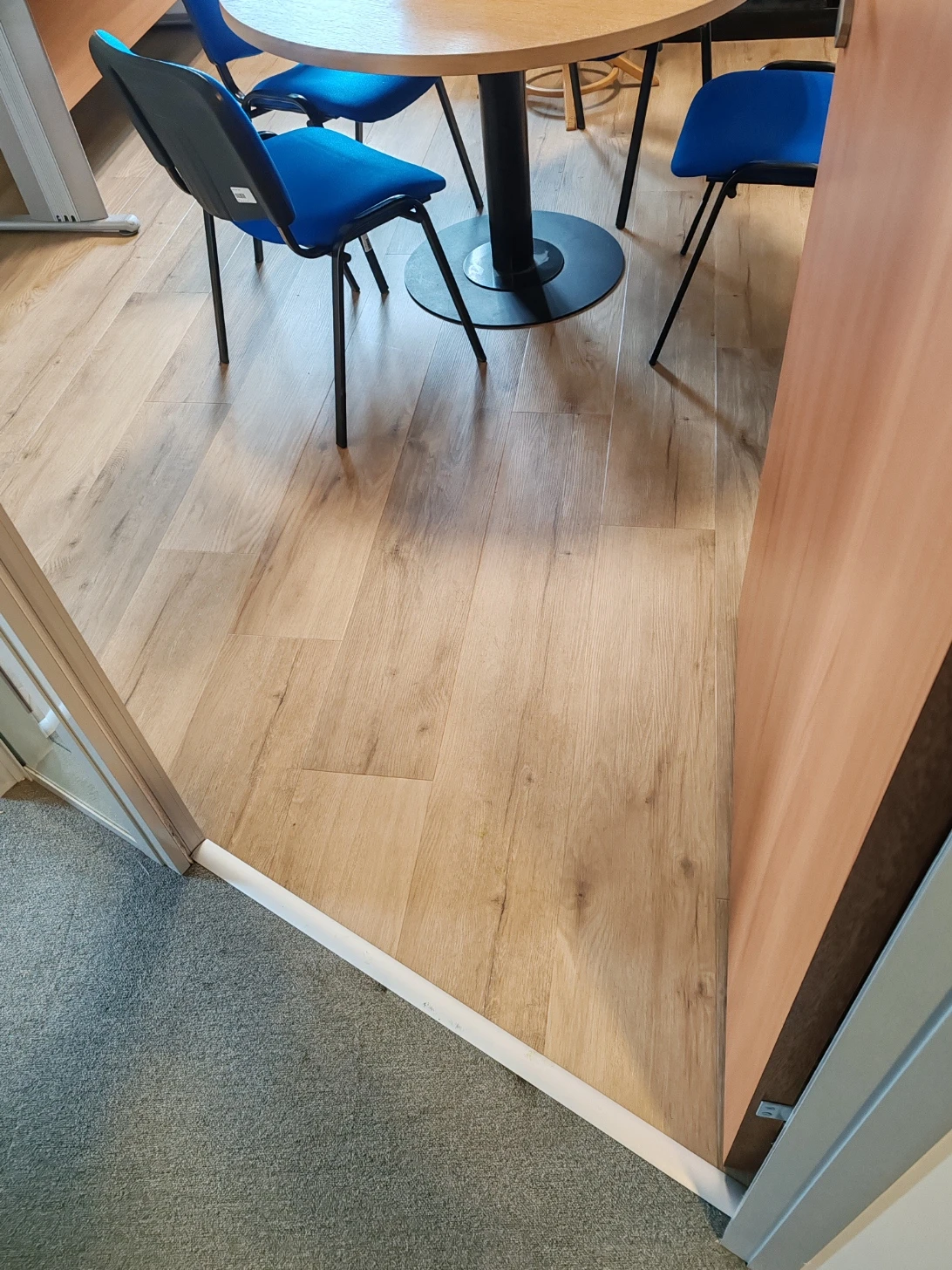 pose lames pvc plombantes