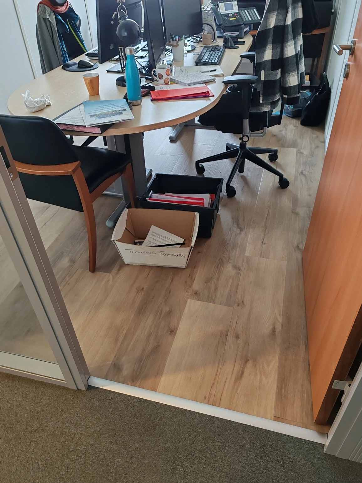 pose lames pvc plombantes